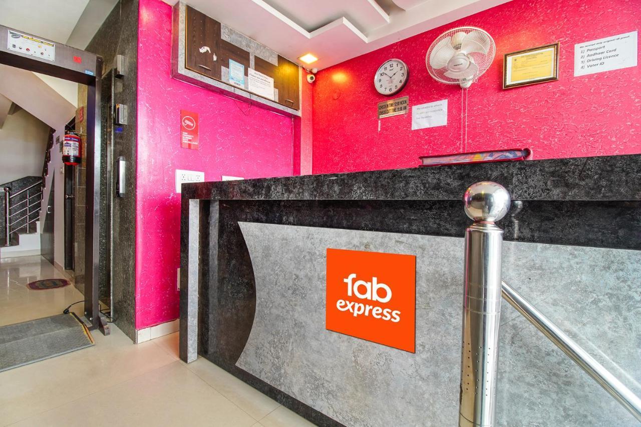 Fabexpress Tp Suite Near Igi Airport New Delhi Buitenkant foto