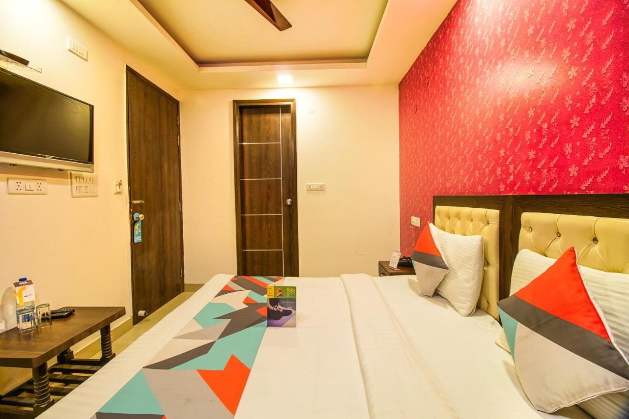 Fabexpress Tp Suite Near Igi Airport New Delhi Buitenkant foto